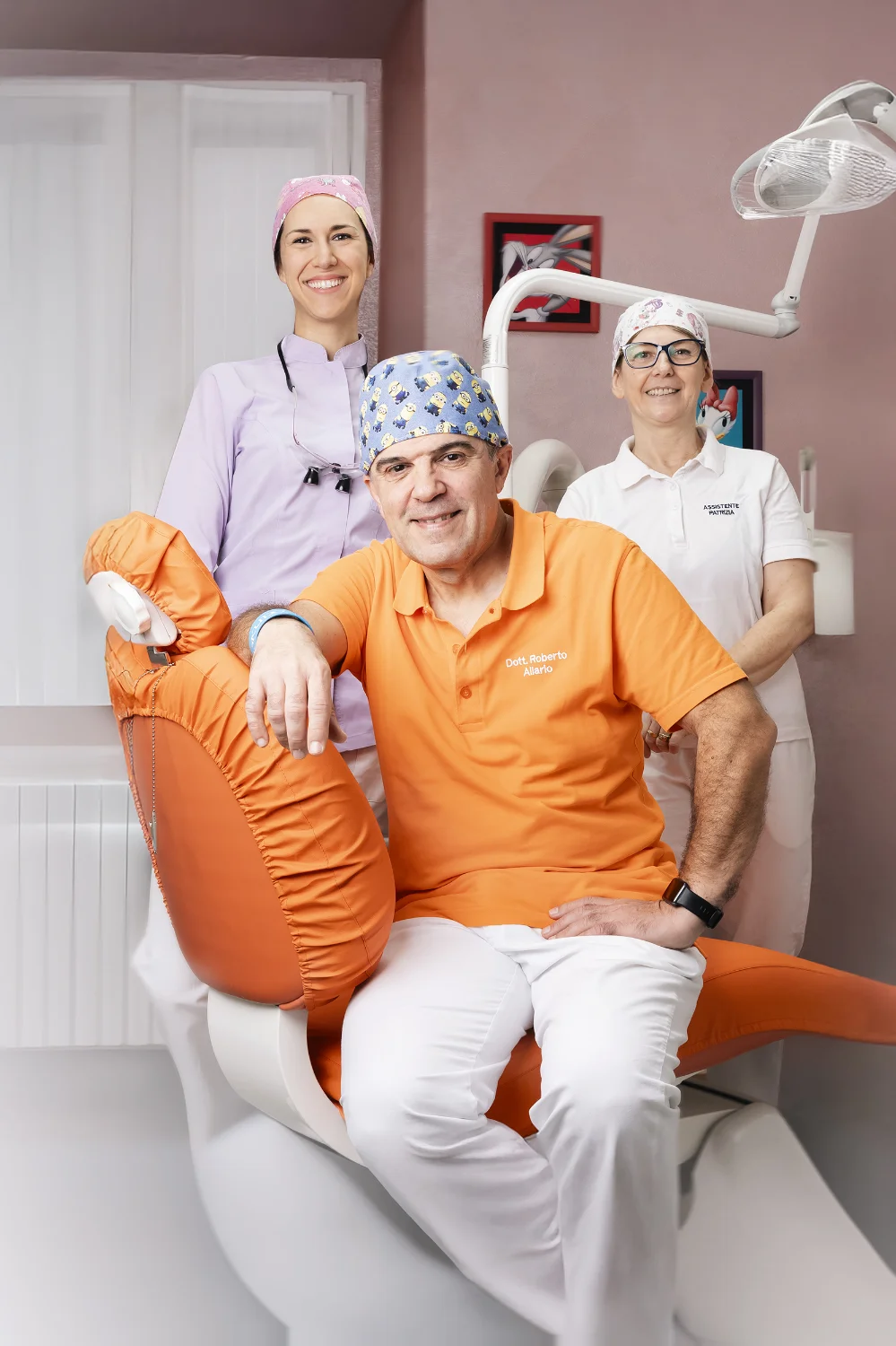 foto con lo staff dello Studio dentistico Allario